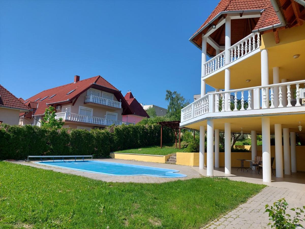 Villa Laar Heviz Luaran gambar